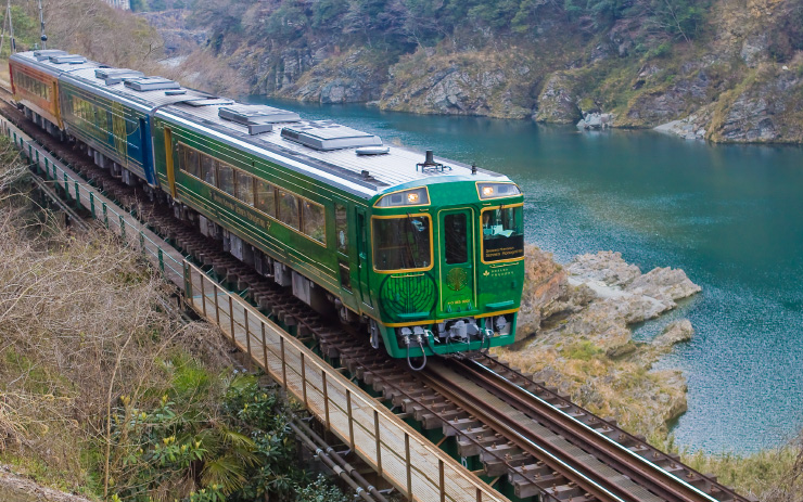 四国中央千年物語（観光列車）