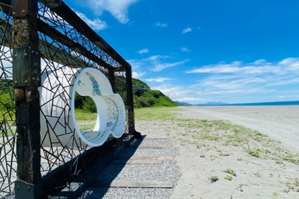 鐵道旅遊｜早鳥折1千｜贈熱氣球繫留體驗、池上騎遇、太麻里金針花、蔚藍東海岸、桂田喜來登自助百匯三日